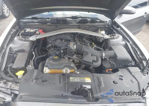 2013 Ford Mustang V6 Premium z USA, uszkodzony, nr VIN 1ZVBP8EM8D5213914